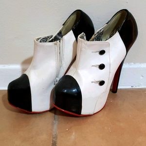 Hidden Platform Bordello Booties Sz 6